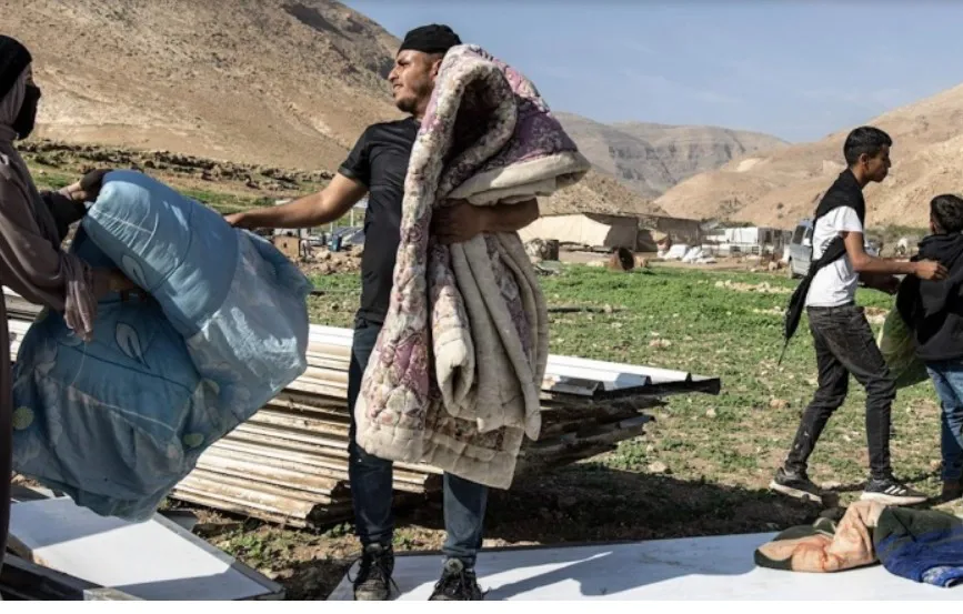 مستوطنون يجبرون 79 عائلة بدوية على الرحيل من شلال العوجا